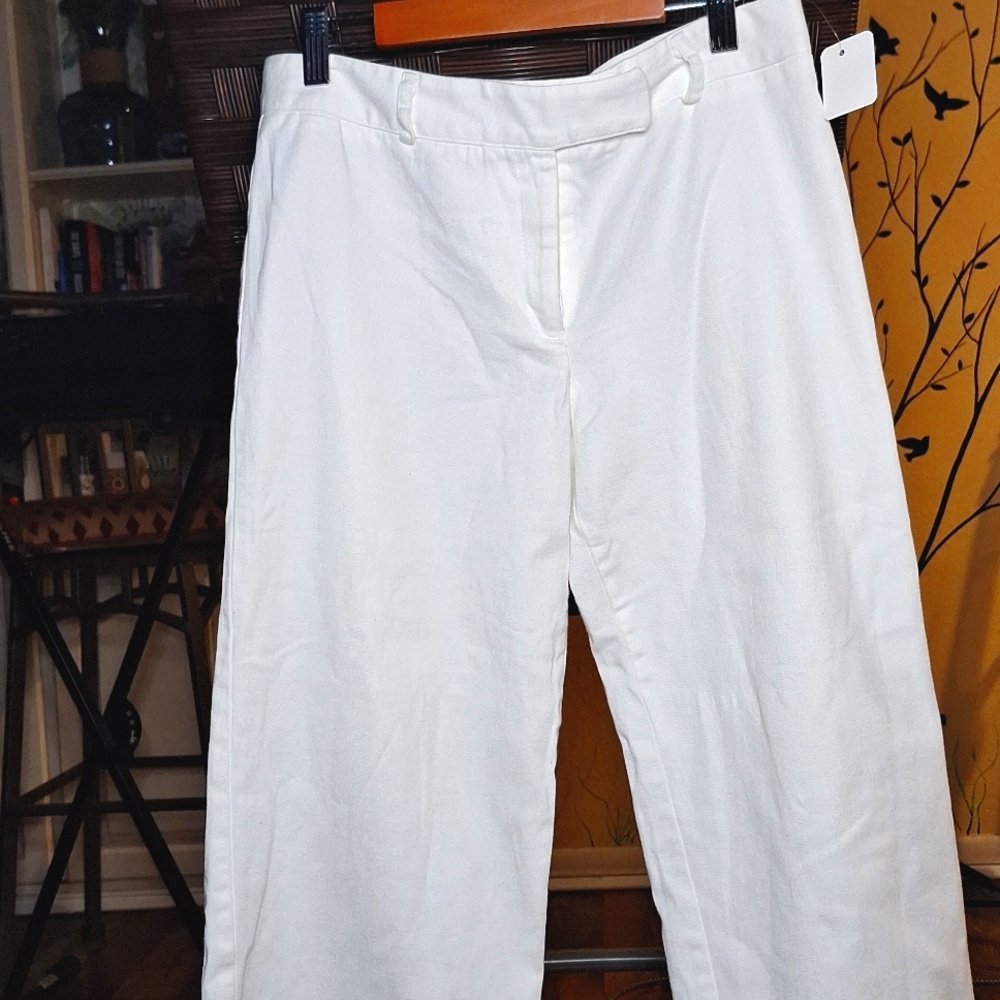 Capris by BCBG, in Size 6, White